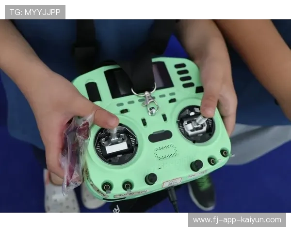 上海世界无人机锦标赛配套科技体育博览会，吸引市民互动体验