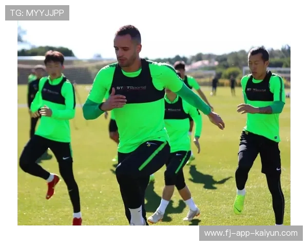 “曼城赛前抵达马德里，哈兰德参加合练状态良好”