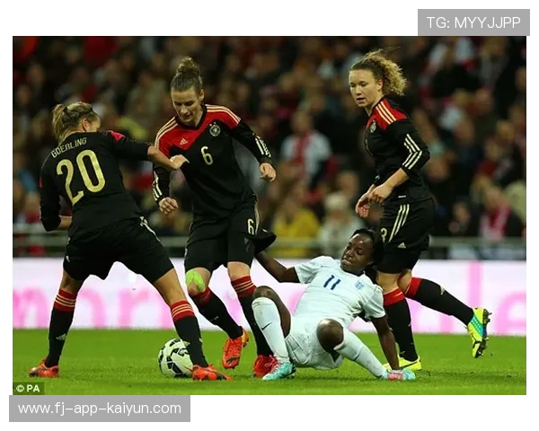 “德甲女足联赛观众数创新高，多特蒙德主场破万记录”